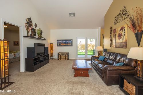 709 Kristin Ln, Chandler, AZ 85226-1714