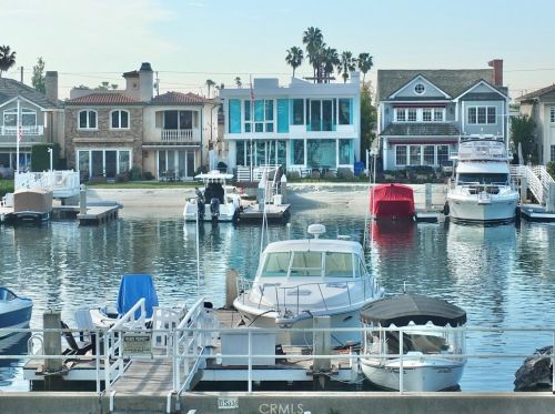 335 Bay Shore Ave, Long Beach CA  90803-1956 exterior