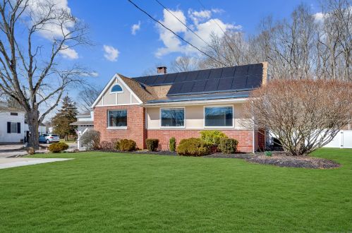 534 Foxon Rd, North Branford CT  06471-1139 exterior