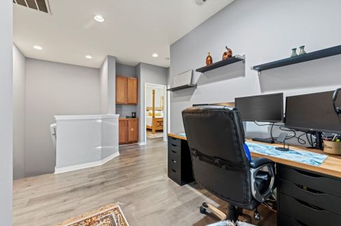 23860 Toscana Dr, Santa Clarita CA  91354-3015 exterior