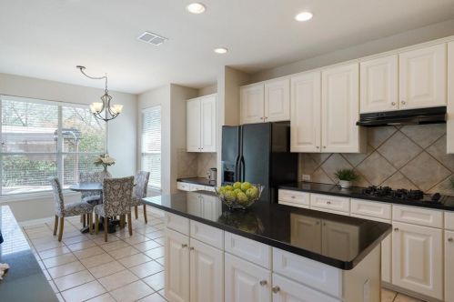 5216 Water Oak Dr, Lewisville TX  75028-1099 exterior