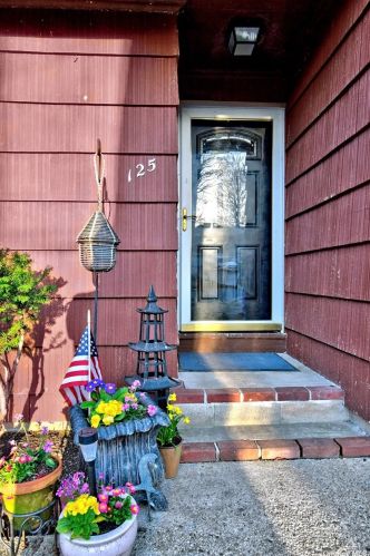 125 Forest Rd, San Remo, NY 11754-3324