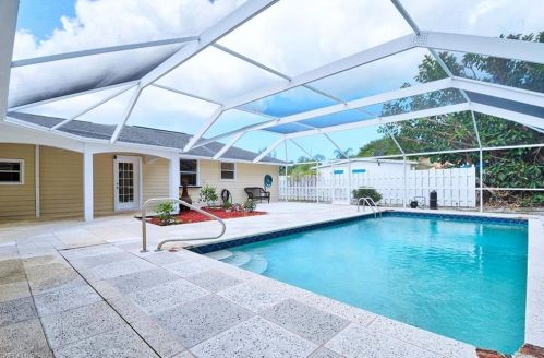 1109 Alhambra Cir, Naples FL 34103-3291 exterior