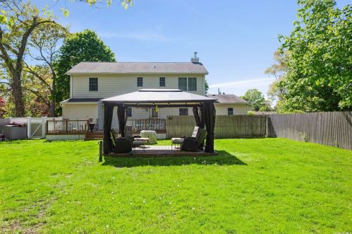 147 Washington Ave, Holtsville NY  11742-1051 exterior