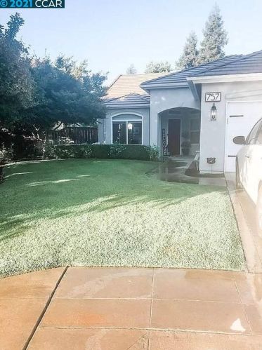 757 Coventry Ave, Clovis, CA 93611-8536