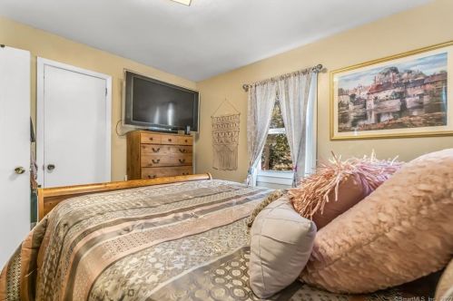 234 Pilgrim Pl, Bridgeport CT  06610-1340 exterior