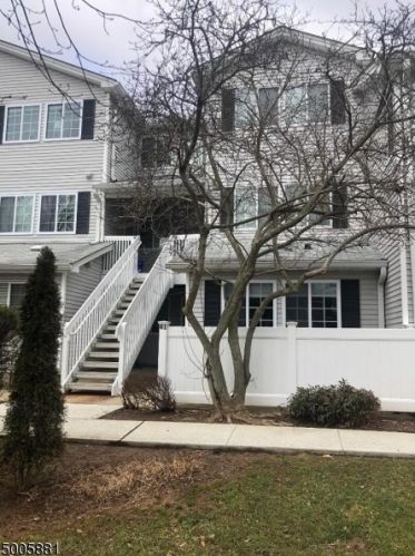 41 Hyde Ct, Bedminster NJ  07921-1813 exterior