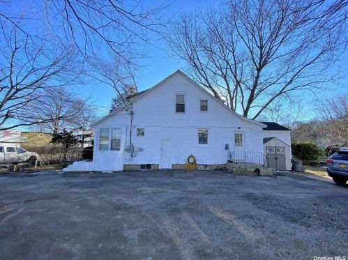 55 Railroad St, Huntington Station NY  11746-1230 exterior