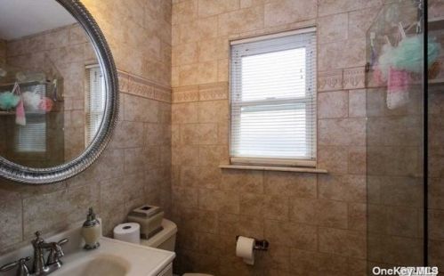 2172 Jerusalem Rd, North Bellmore NY  11710-1112 exterior