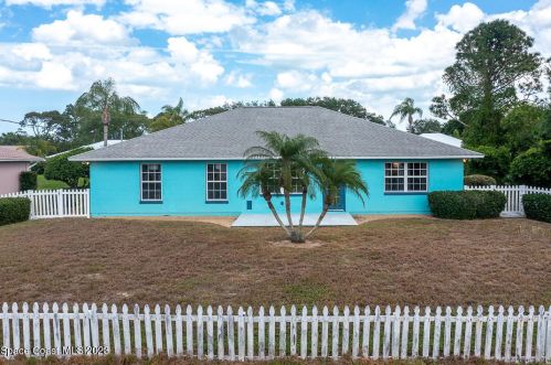 438 Lloyd St, Sebastian, FL 32958-4238