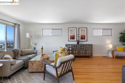 3130 Hood St, Oakland, CA 94605-5316