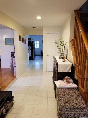 138-07 Coolidge Ave, Jamaica, NY 11435-1038