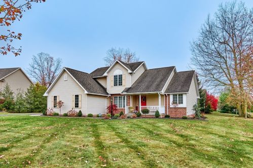 202 Canterberry Dr, New Castle, PA 16105-3202