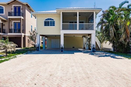 130 Coconut Dr, Fort Myers Beach, FL 33931-3816