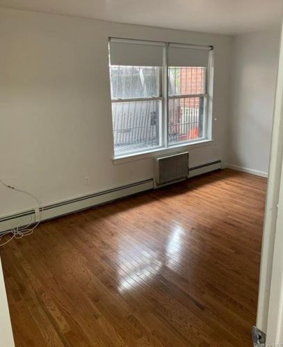 572 170th St, Bronx, NY 10456-2304