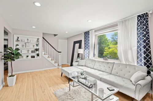 5 Beech St, Derby CT  06418-2303 exterior
