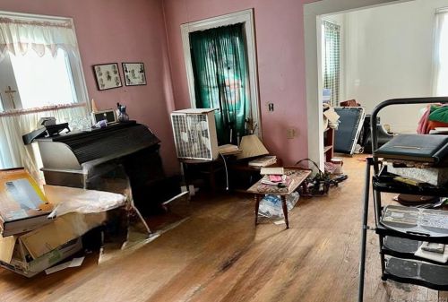 61 Maple St, Litchfield CT  06759-3101 exterior