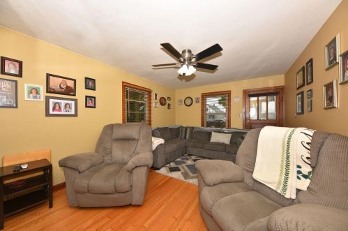9620 Lincoln Ave, Milwaukee, WI 53227-2230
