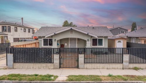 809 Tamarind Ave, Compton, CA 90220-2321