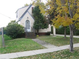 1527 298th St, Willowick, OH 44092-1820