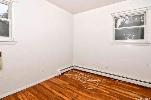 43 Julie Cres, Central Islip NY  11722-4907 exterior