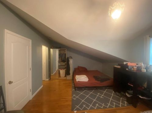 716 Vincent Ave, Bronx, NY 10465-1723