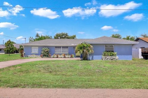3522 5th Pl, Cape Coral, FL 33904-4905