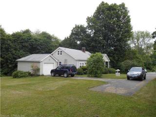 24 Holmeslea Ct, Woodstock, CT 06281-3012