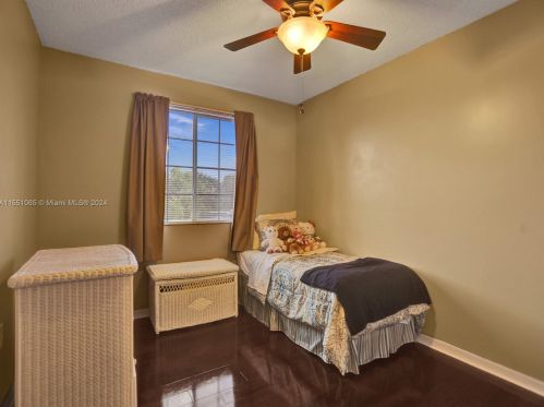 1282 192 Ave, Hollywood FL 33029-5823 exterior