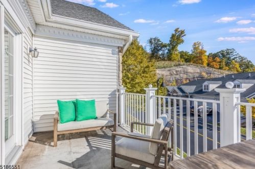 102 Quarry Dr, West Paterson NJ  07424-4255 exterior