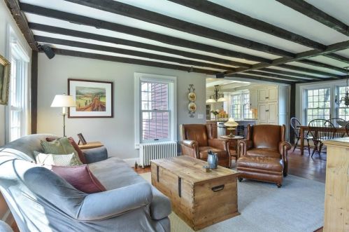 1463 Frenchtown Rd, Warwick RI  02818-1310 exterior