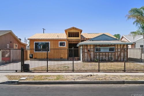 13306 Blythe St, North Hollywood, CA 91605-1702
