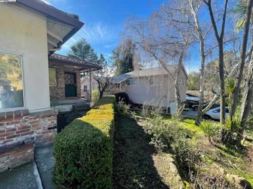 3539 Joaquin Miller Rd, Oakland CA  94602-2649 exterior