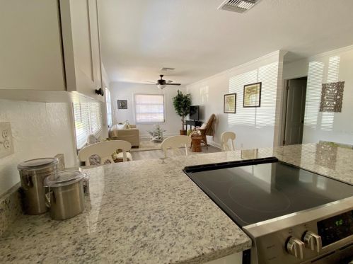 9681 Park Lake Dr, Pinellas Park FL  33782-3561 exterior