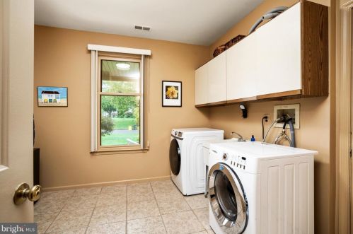 29 Winthrop Rd, Lawrence Township NJ  08648-1557 exterior