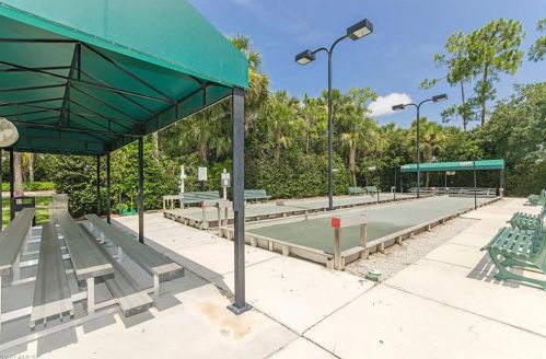 5893 Northridge Dr, Naples FL  34110-2376 exterior