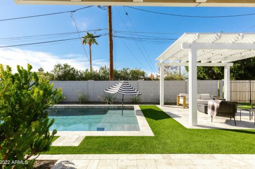 5744 12 St, Phoenix AZ 85086-7351 exterior