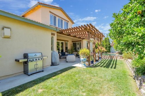 662 Canterbury Cir, Vacaville CA  95687-8225 exterior