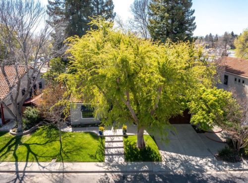 424 Stanford St, Vacaville CA  95687-4653 exterior