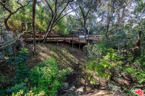 21658 Encina Rd, Topanga CA  90290-3524 exterior