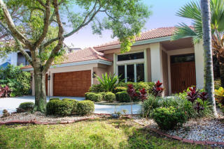 24 Eastwinds Cir, Jupiter, FL 33469-2032