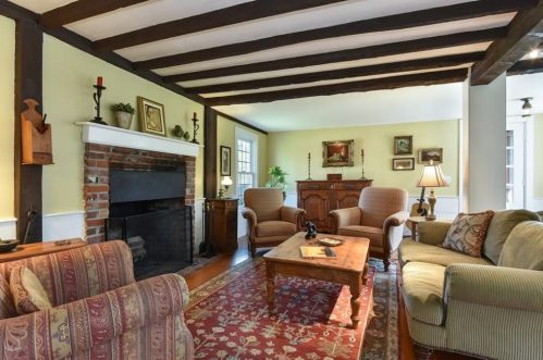 1463 Frenchtown Rd, Warwick RI  02818-1310 exterior
