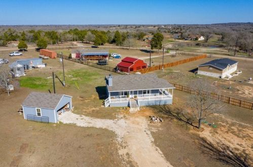 399 Hidden Oaks Dr, Webberville, TX 78621-5647
