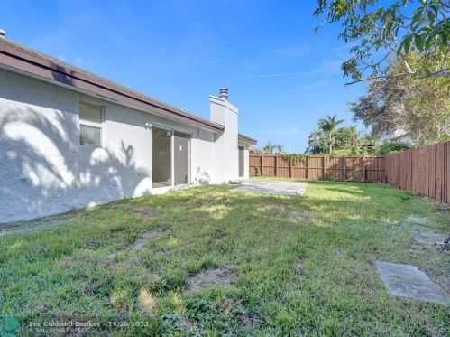 212 2nd Ct, Dania Beach FL  33004-4813 exterior