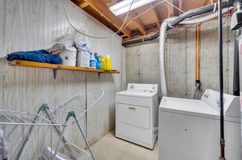 271 Oakland St, Manchester CT  06042-8261 exterior