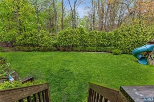 9 Blackledge Ct, Closter NJ  07624-3231 exterior