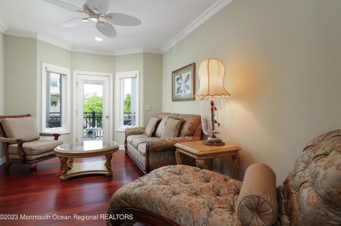 8 Benton Ave, Leonardo NJ  07737-1403 exterior