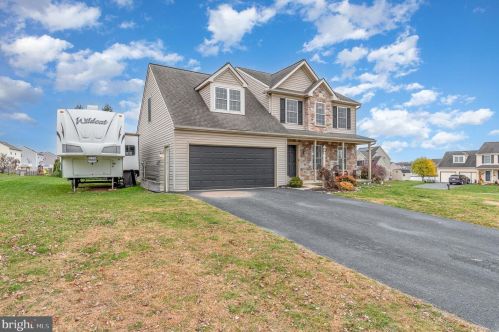 275 Payne Dr, Mount Wolf, PA 17347-9227