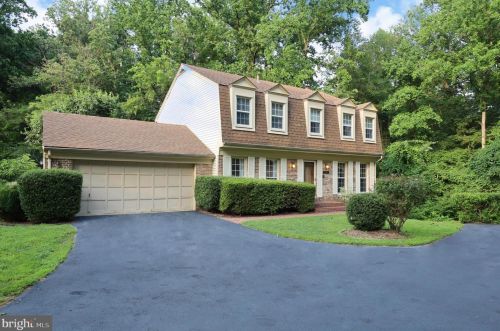 9925 Natick Rd, Springfield, VA 22015-2935