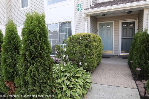 48 Richmond Ct, Tinton Falls, NJ 07712-7735